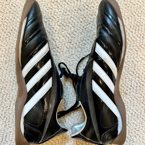 Adidas Puntero indoor soccer/court shoes. Women’s size 9.5/10 and men’s size 8.5 - Picture 2 of 6
